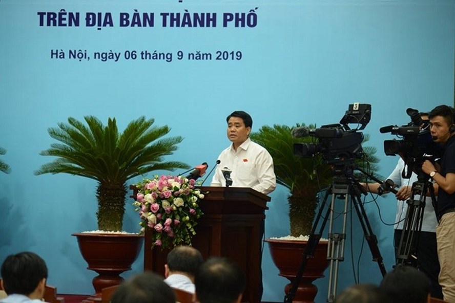Chủ tịch UBND thành phố Hà Nội Nguyễn Đức Chung phát biểu tại phiên giải trình của thường trực HĐND về nước sạch. Ảnh: Kinh tế đô thị