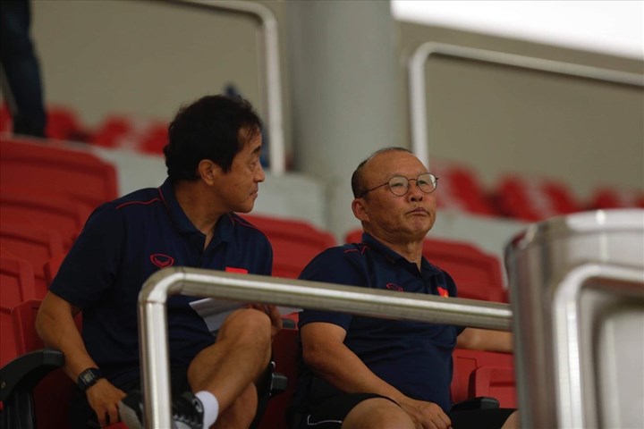 HLV Park Hang seo v tr l Lee Young jin do th m 