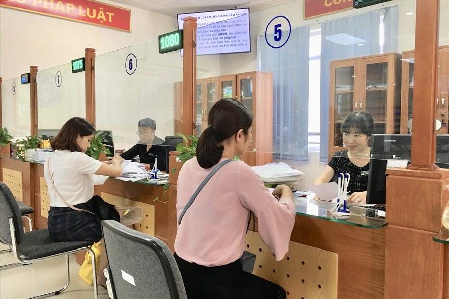 Địa điểm đổi thẻ bảo hiểm y tế là thắc mắc của không ít người. Ảnh: H.A