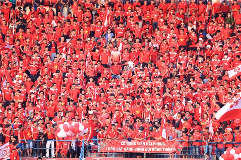 2.000 cổ động viên tiếp lửa Hải Phòng đấu Sài Gòn FC