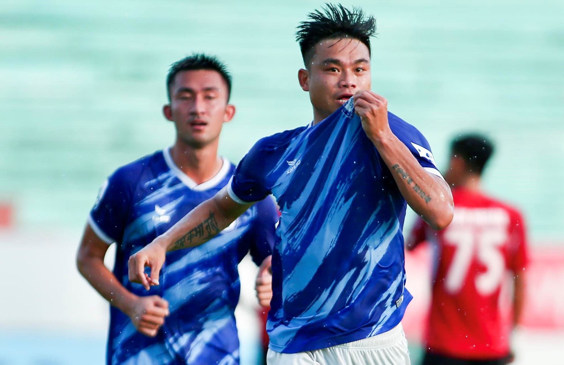 Khánh Hòa được thưởng 3 tỉ đồng nếu giành vé lên V.League với ngôi vô địch