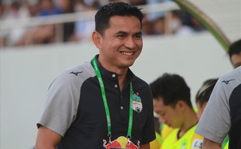 Báo Thái: HLV Kiatisak còn 4 trận đấu tại V.League để chứng minh năng lực