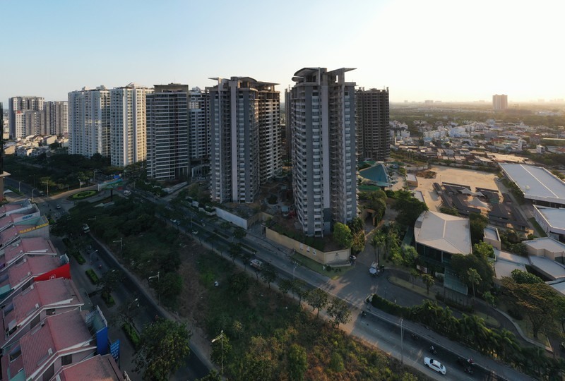 Tổng cục Thuế đề xuất chỉ thanh toán qua ngân hàng với kinh doanh bất động sản. Ảnh: Q.Duy.