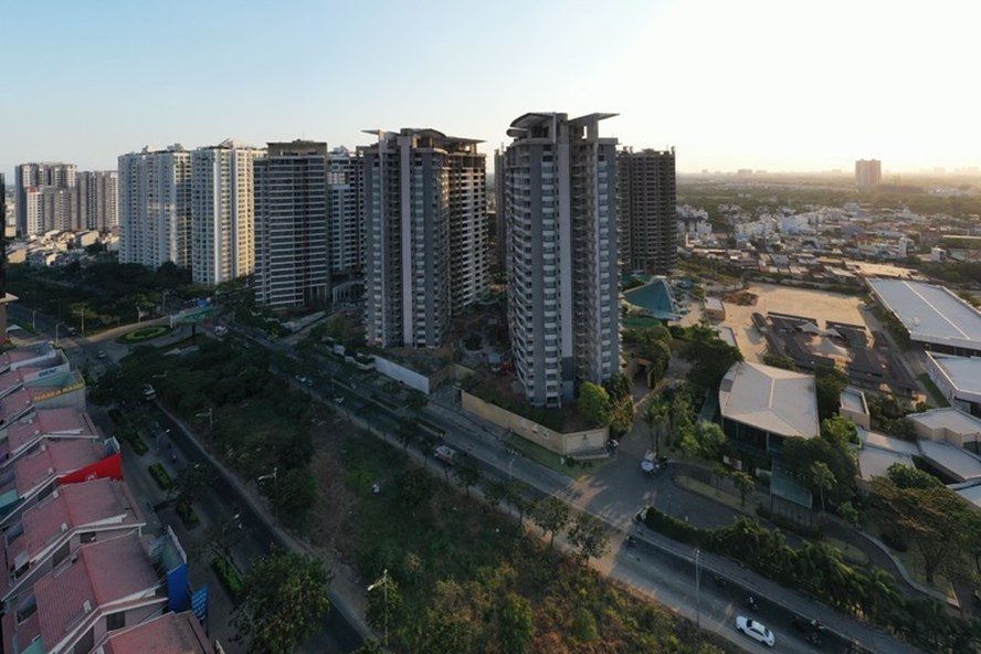 Tổng cục Thuế đề xuất chỉ thanh toán qua ngân hàng với kinh doanh bất động sản. Ảnh: Q.Duy.